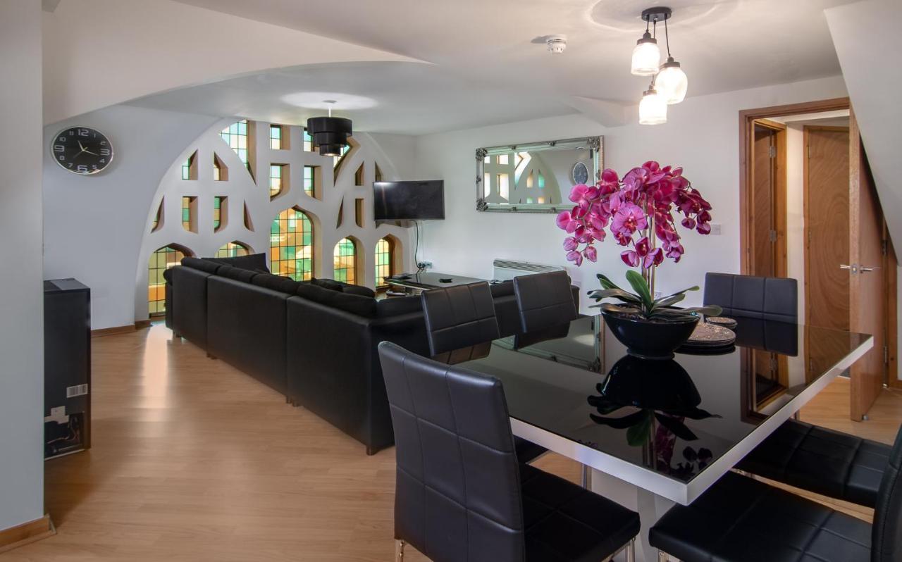 Stunning Church Conversion Close To The Tower Блекпул Екстериор снимка